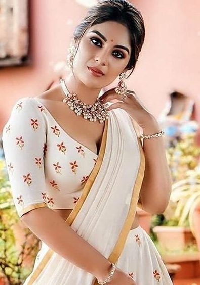 Actress Samyuktha Menon Latest Saree Photoshoot | Kerala Lives